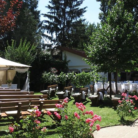 Hotel-Restaurant-Vinothek Felix Sommer Auersthal Zewnętrze zdjęcie