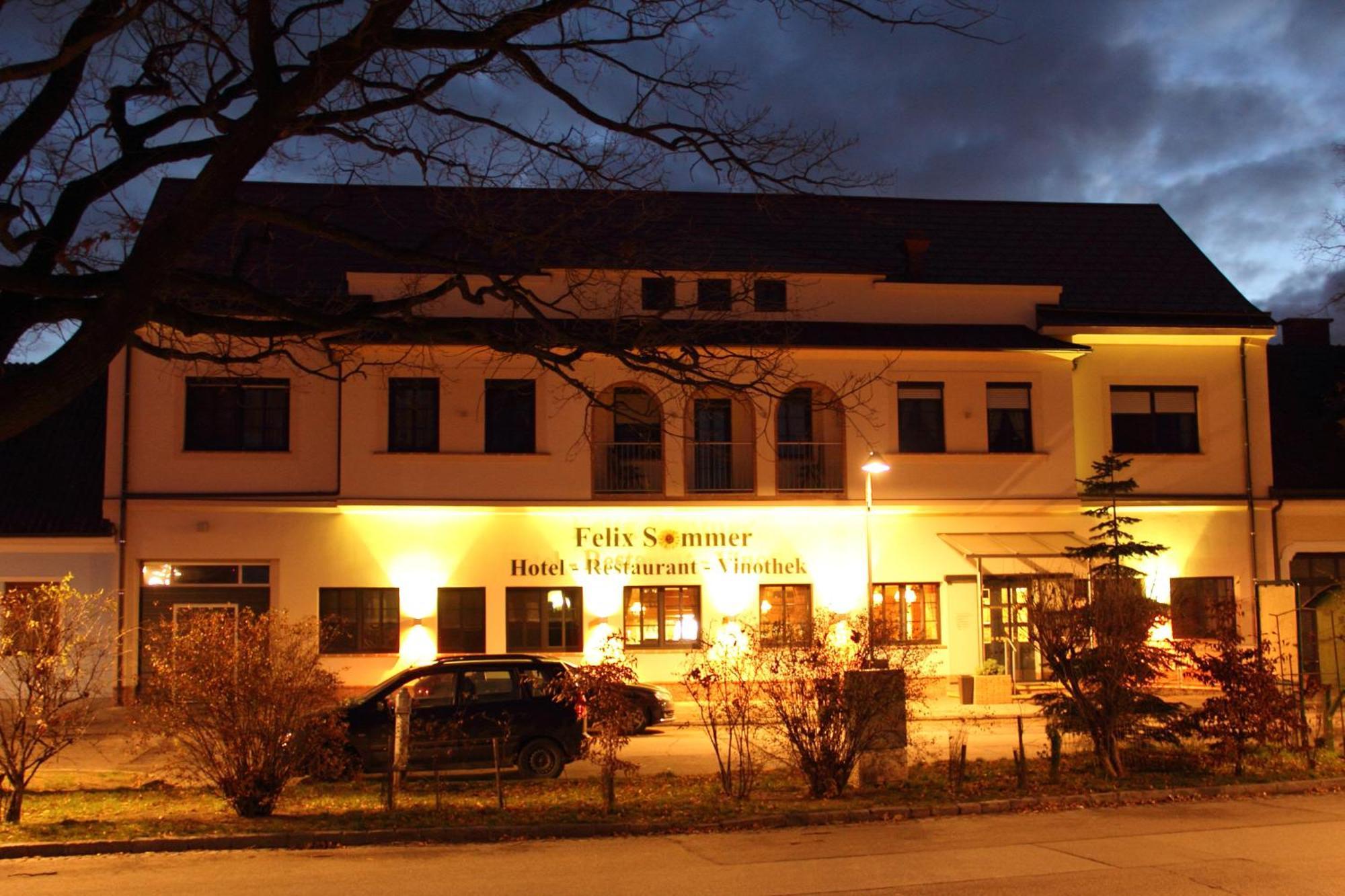 Hotel-Restaurant-Vinothek Felix Sommer Auersthal Zewnętrze zdjęcie