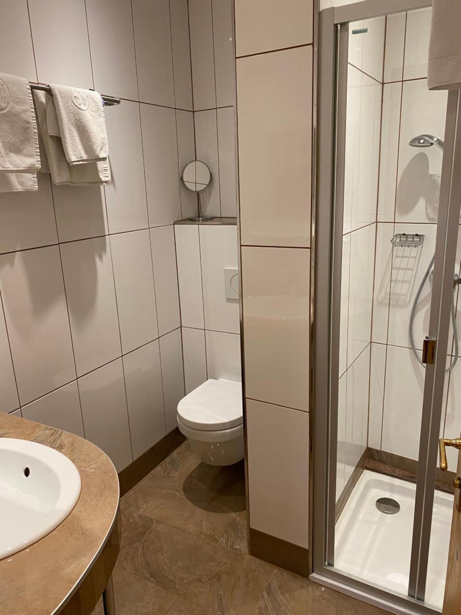 Hotel-Restaurant-Vinothek Felix Sommer Auersthal Zewnętrze zdjęcie