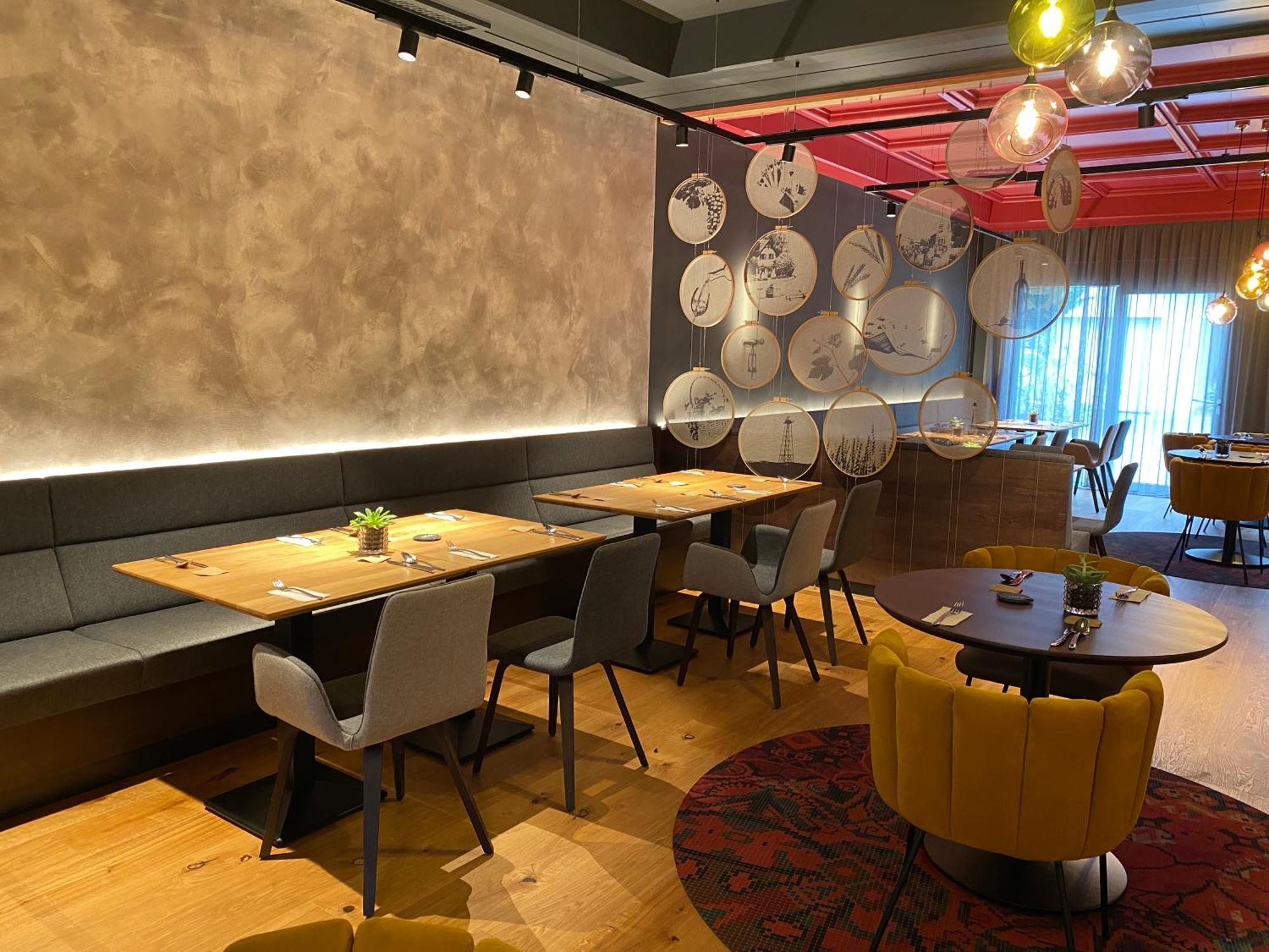 Hotel-Restaurant-Vinothek Felix Sommer Auersthal Zewnętrze zdjęcie